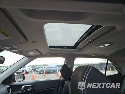 2025 Hyundai Venue SEL - zdjęcie 17 z 18 - miniatura
