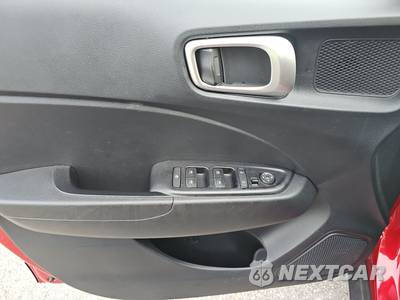 2025 Hyundai Venue SEL - zdjęcie 9 z 18 - miniatura