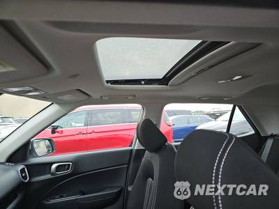 2025 Hyundai Venue SEL - zdjęcie 18 z 20 - miniatura