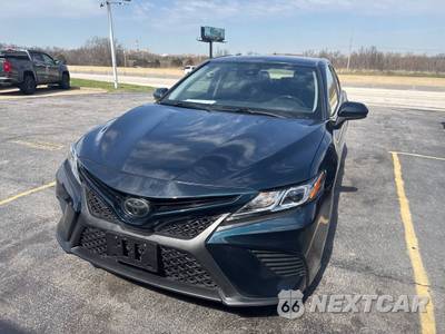 2020 Toyota Camry SE - zdjęcie 3 z 17 - miniatura