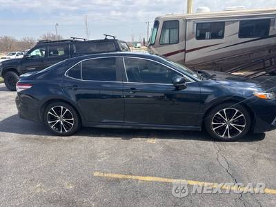 2020 Toyota Camry SE - zdjęcie 6 z 17 - miniatura