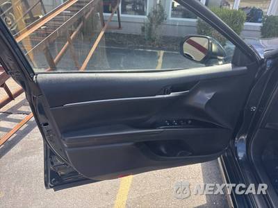 2020 Toyota Camry SE - zdjęcie 15 z 17 - miniatura