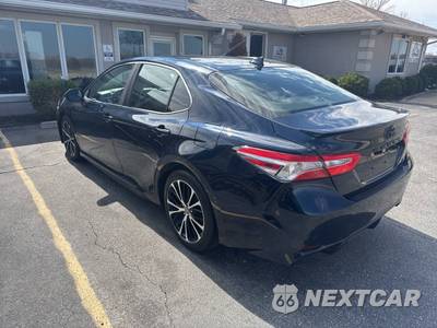 2020 Toyota Camry SE - zdjęcie 10 z 17 - miniatura