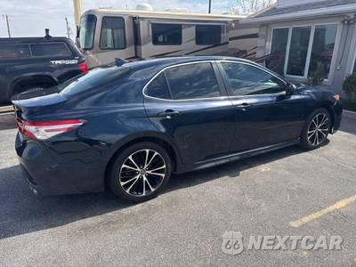 2020 Toyota Camry SE - zdjęcie 7 z 17 - miniatura