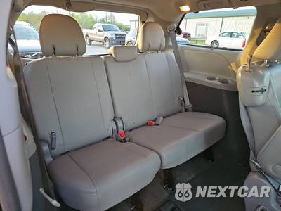 2015 Toyota Sienna XLE 8-Passenger 119.3" WB - zdjęcie 14 z 24 - miniatura