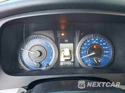 2015 Toyota Sienna XLE 8-Passenger 119.3" WB - zdjęcie 12 z 24 - miniatura