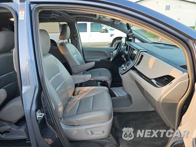 2015 Toyota Sienna XLE 8-Passenger 119.3" WB - zdjęcie 8 z 24 - miniatura