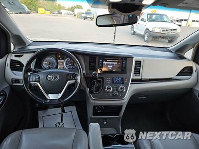 2015 Toyota Sienna XLE 8-Passenger 119.3" WB - zdjęcie 11 z 24 - miniatura