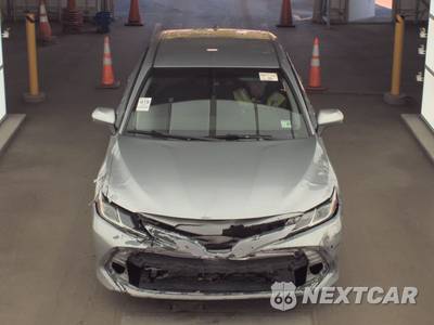 2020 Toyota Camry LE - zdjęcie 2 z 37 - miniatura