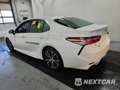 2020 Toyota Camry SE - zdjęcie 8 z 13 - miniatura