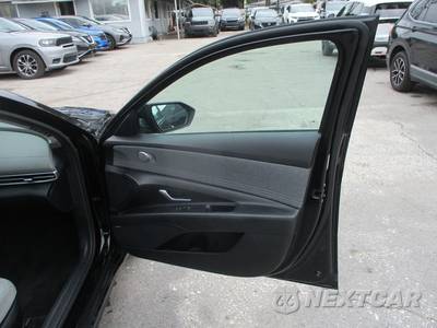 2021 Hyundai Elantra Limited - zdjęcie 12 z 22 - miniatura