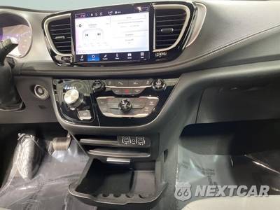 2023 Chrysler Pacifica Touring 121.6" WB - zdjęcie 16 z 37 - miniatura