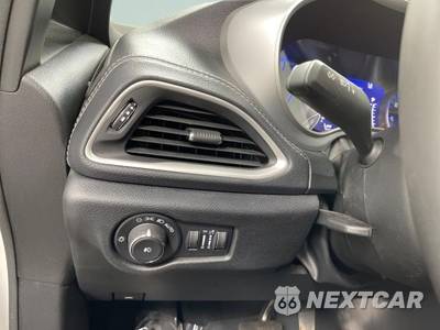 2023 Chrysler Pacifica Touring 121.6" WB - zdjęcie 7 z 37 - miniatura