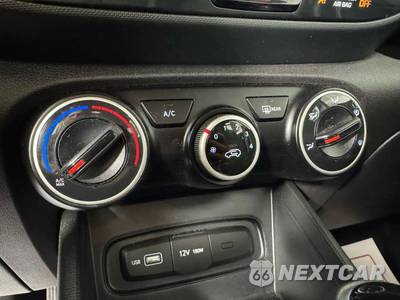 2022 Hyundai Venue SE - zdjęcie 40 z 50 - miniatura