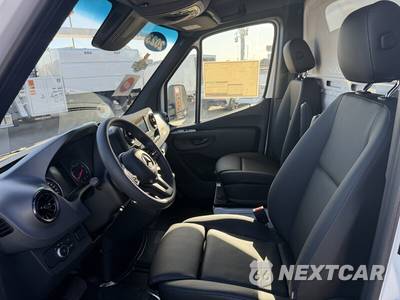 2023 Mercedes-Benz Sprinter 3500XD Cab Chassis - zdjęcie 15 z 21 - miniatura