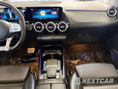 2021 Mercedes-Benz AMG GLA 35 4MATIC - zdjęcie 41 z 50 - miniatura