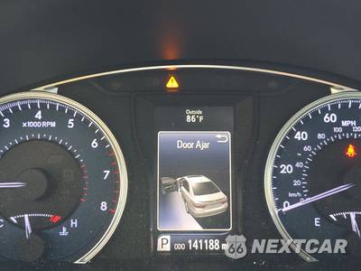 2016 Toyota Camry LE - zdjęcie 12 z 28 - miniatura