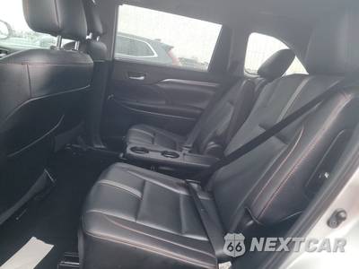 2019 Toyota Highlander SE - zdjęcie 13 z 27 - miniatura