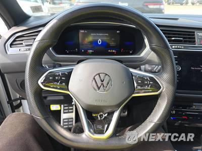 2022 Volkswagen Tiguan SE R-Line Black - zdjęcie 10 z 27 - miniatura