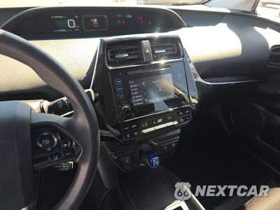 2019 Toyota Prius L Eco - zdjęcie 11 z 31 - miniatura
