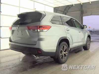 2019 Toyota Highlander LE - zdjęcie 4 z 43 - miniatura