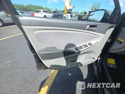 2016 Hyundai Accent SE Hatchback - zdjęcie 9 z 44 - miniatura