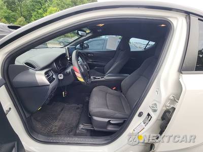 2019 Toyota C-HR XLE - zdjęcie 7 z 19 - miniatura