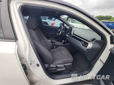 2019 Toyota C-HR XLE - zdjęcie 8 z 19 - miniatura