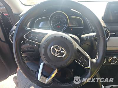 2020 Toyota Yaris Hatchback XLE - zdjęcie 10 z 29 - miniatura