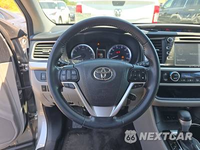 2017 Toyota Highlander LE Plus - zdjęcie 10 z 30 - miniatura