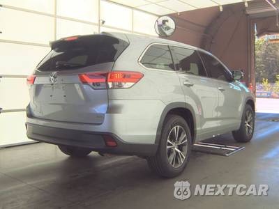 2017 Toyota Highlander LE Plus - zdjęcie 4 z 30 - miniatura