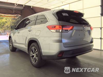 2017 Toyota Highlander LE Plus - zdjęcie 6 z 30 - miniatura