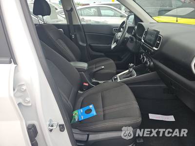 2025 Hyundai Venue SEL - zdjęcie 8 z 20 - miniatura