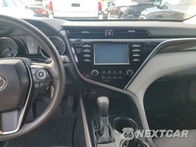2018 Toyota Camry LE - zdjęcie 11 z 34 - miniatura