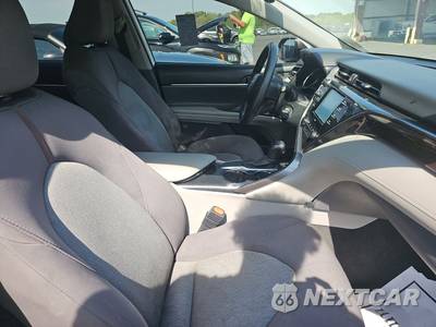 2020 Toyota Camry LE - zdjęcie 8 z 56 - miniatura