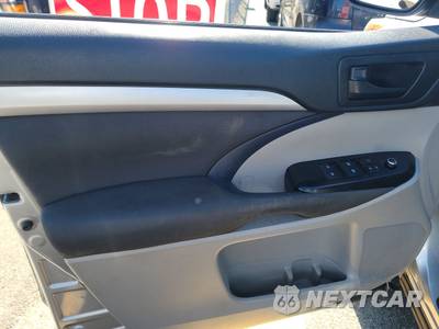 2016 Toyota Highlander LE - zdjęcie 9 z 40 - miniatura