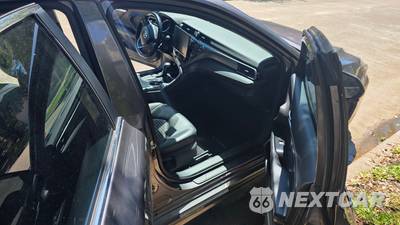 2019 Toyota Camry SE - zdjęcie 13 z 15 - miniatura