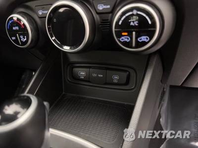 2025 Hyundai Venue SEL - zdjęcie 13 z 44 - miniatura