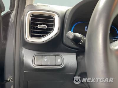 2025 Hyundai Venue SEL - zdjęcie 8 z 38 - miniatura