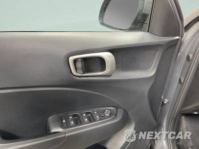 2025 Hyundai Venue SEL - zdjęcie 22 z 38 - miniatura