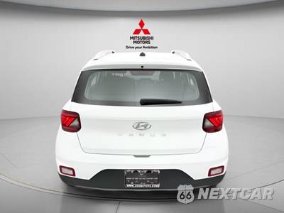 2025 Hyundai Venue SEL - zdjęcie 5 z 40 - miniatura