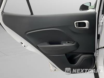 2025 Hyundai Venue SEL - zdjęcie 35 z 40 - miniatura