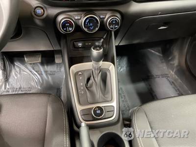 2025 Hyundai Venue SEL - zdjęcie 13 z 38 - miniatura