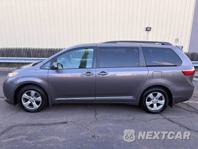 2017 Toyota Sienna LE 8-Passenger 119.3" WB - zdjęcie 5 z 20 - miniatura