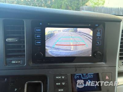 2017 Toyota Sienna LE 8-Passenger 119.3" WB - zdjęcie 11 z 20 - miniatura