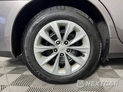 2017 Toyota Camry LE - zdjęcie 42 z 43 - miniatura