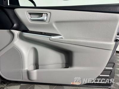 2017 Toyota Camry LE - zdjęcie 37 z 43 - miniatura