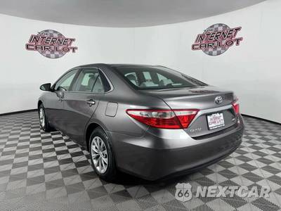 2017 Toyota Camry LE - zdjęcie 5 z 43 - miniatura
