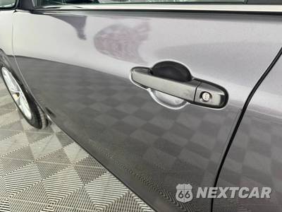 2017 Toyota Camry LE - zdjęcie 22 z 43 - miniatura