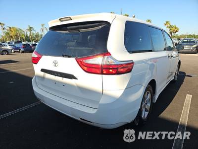 2019 Toyota Sienna L 7-Passenger 119.3" WB - zdjęcie 4 z 20 - miniatura